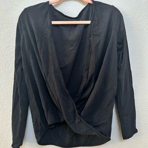 Black lululemon yoga twist top